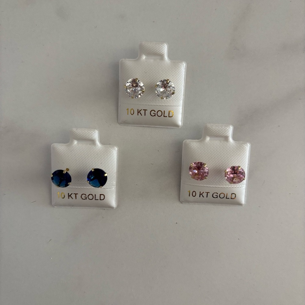 10 KT Gold Stud Earrings Set